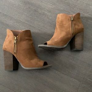 Carlos Santana Brown suede booties
